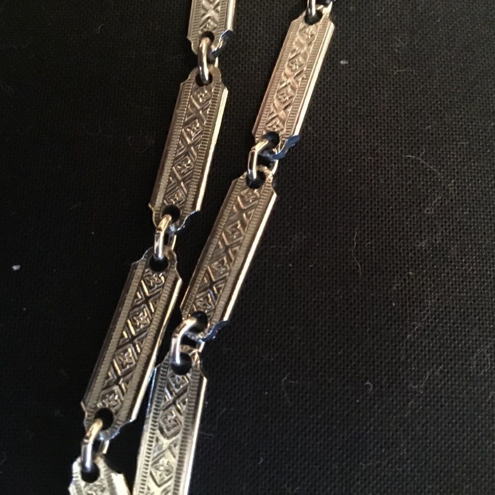 Embossed Silvertone Link Necklace - Picture 4 of 5